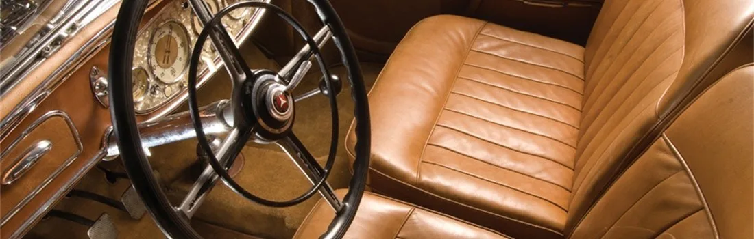 Restaurierter Innenraum eines Oldtimers