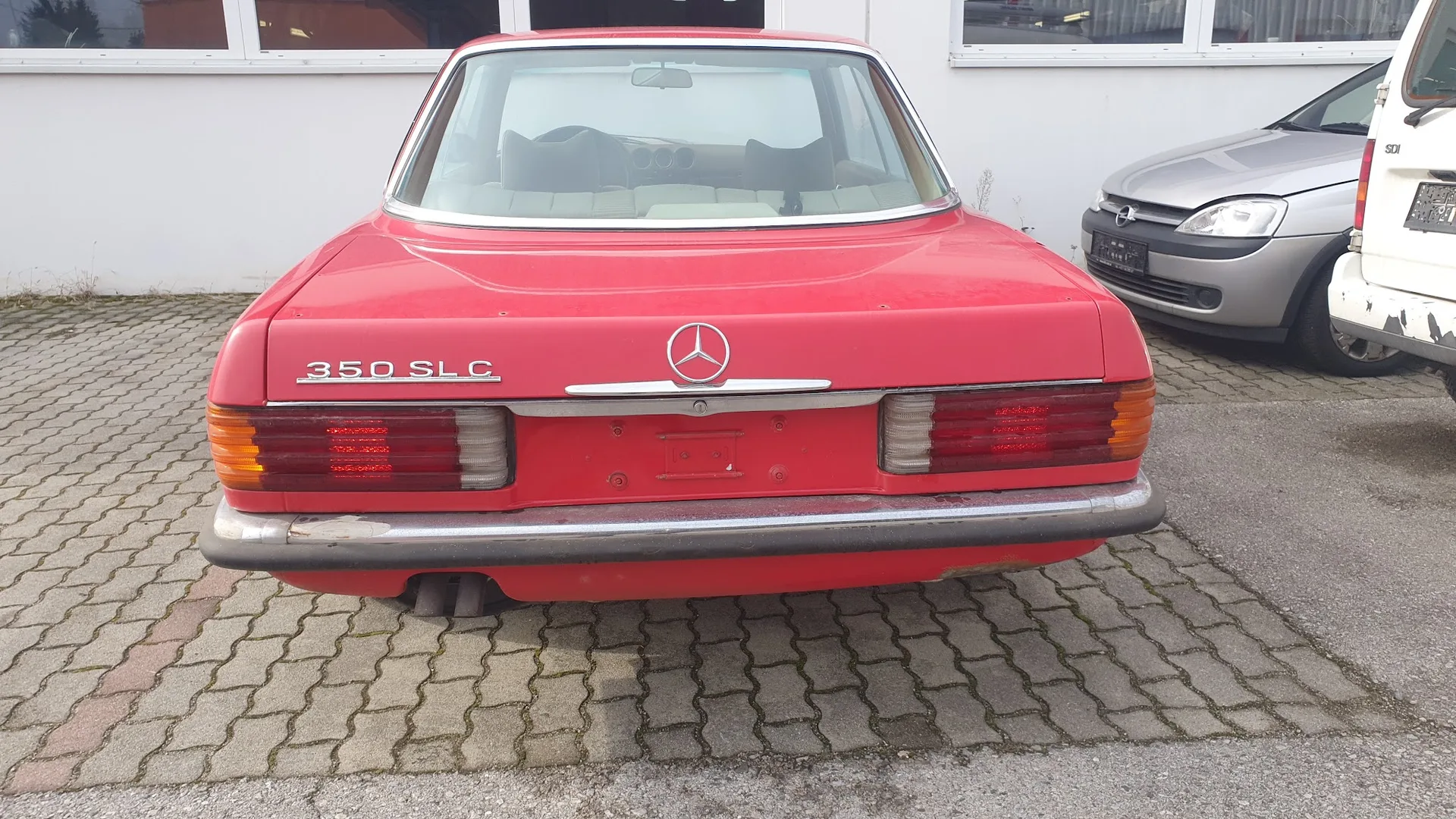 Heckansicht eines klassischen Mercedes